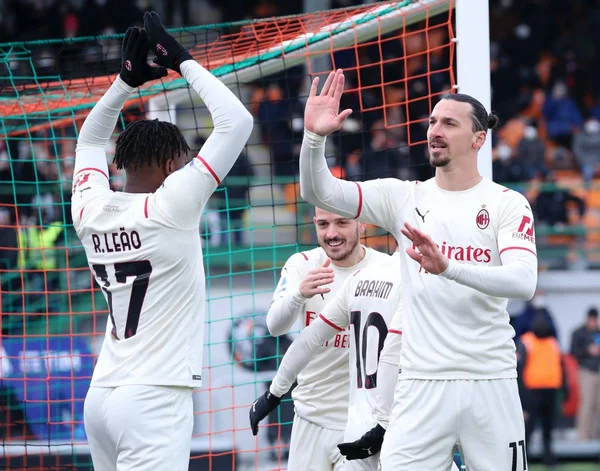 Ibrahimovic marca, Milan vence Venezia e assume liderança provisória