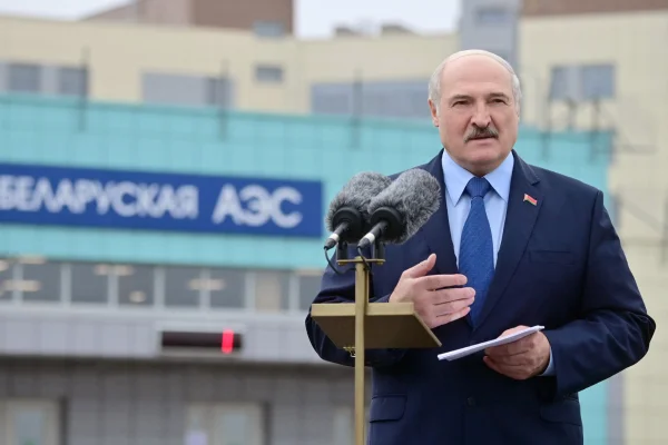 EUA deixa de emitir vistos e Belarus perde reunião do Conselho da Paz