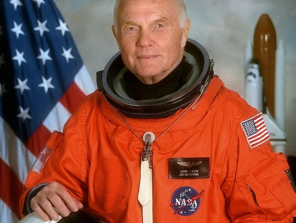 Morre o astronauta John Glenn, primeiro a orbitar a terra