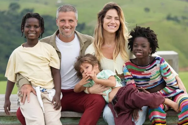 Bruno Gagliasso e Giovanna Ewbank com os filhos