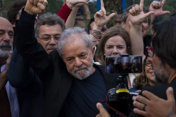 “Estamos com dificuldade de reagir”, diz Lula em festa no Recife