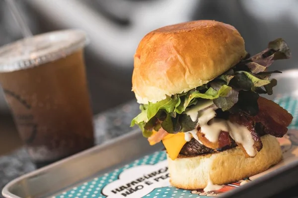 Oficina Burger & Cia. entra no rol das boas hamburguerias do DF