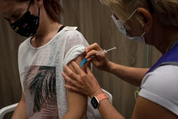 Covid: União Europeia bate meta de vacinar 70% de adultos com 1ª dose