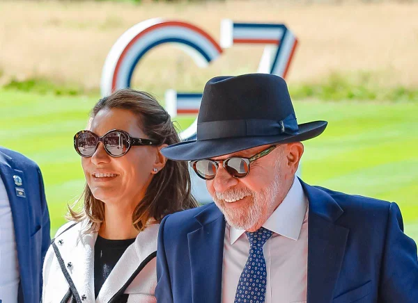 Lula e Janja chegam na França para reunião do G7
