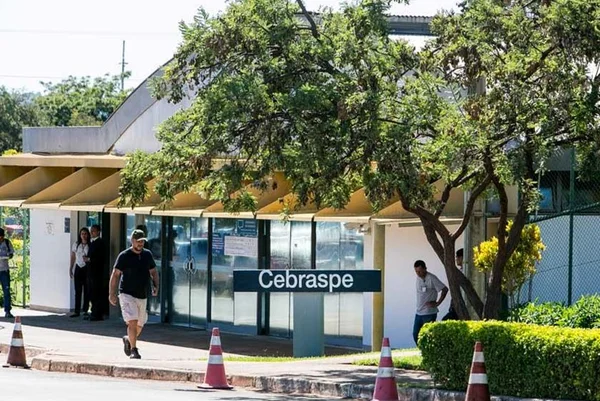Após erro, secretaria do DF devolve taxa de inscrição de concurso