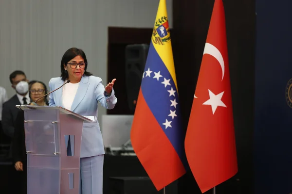 Imagem colorida, Delcy Rodríguez, presidente encarregada da Venezuela- Metrópoles