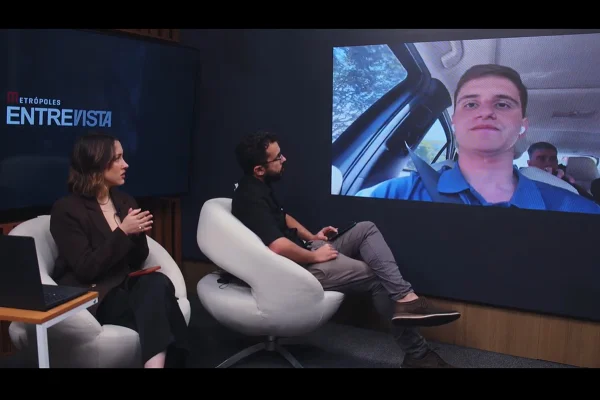 Lucas Pavanato em entrevista no Metrópoles com os repórteres Rebeca Ligabue e Vinicius Passarelli