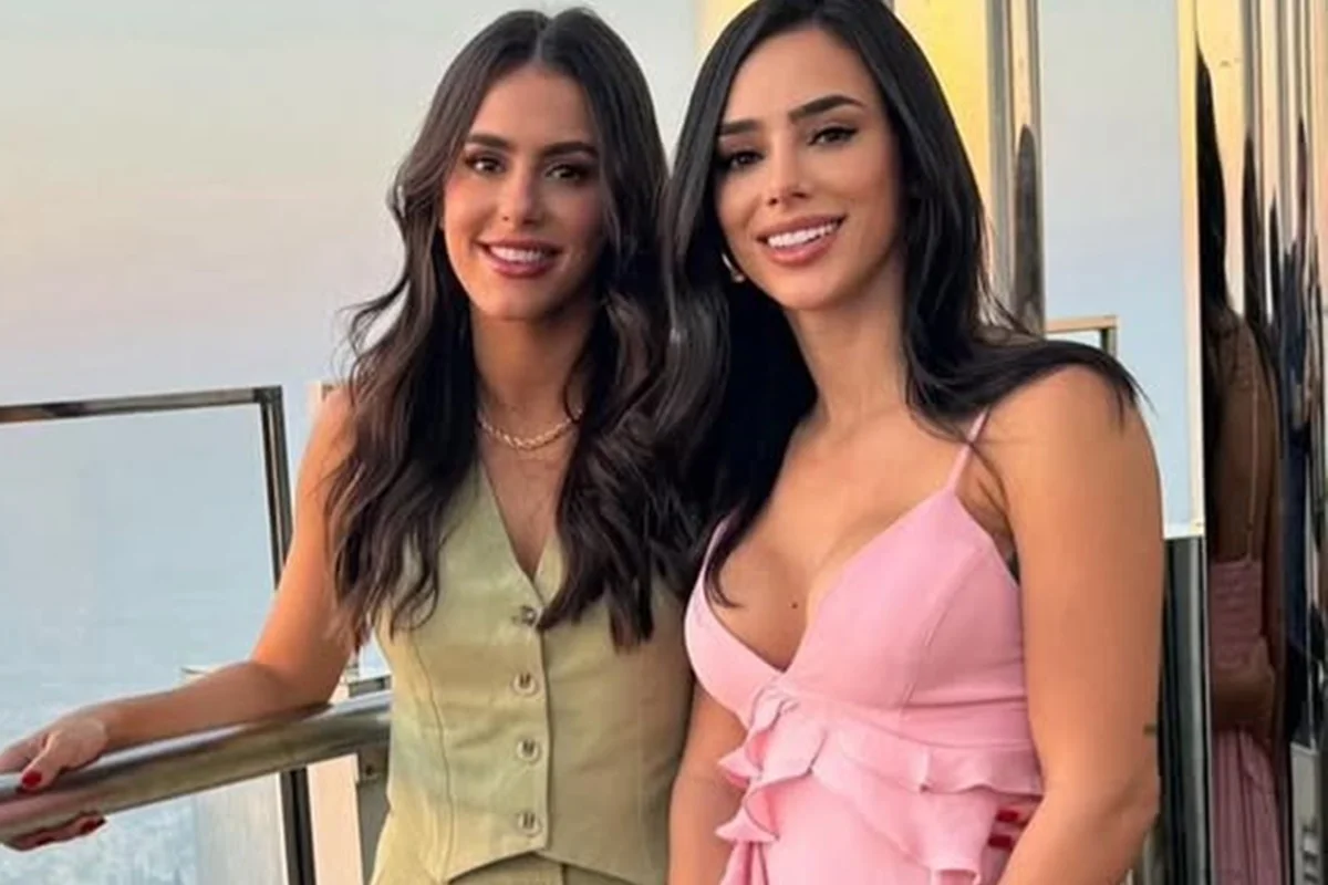 Bruna Biancardi e Bianca Biancardi posam juntas e sorridentes Bruna Biancardi e Bianca Biancardi posam juntas e sorridentes