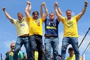 Guilherme Derrite (PP), André do Prado (PL), Tarcísio de Freitas (Republicanos) e Flávio Bolsonaro (PL) em último ato de campanha antes do 1º turno das eleições gerais de 2026, no interior de SP Guilherme Derrite (PP), André do Prado (PL), Tarcísio de Freitas (Republicanos) e Flávio Bolsonaro (PL) em último ato de campanha antes do 1º turno das eleições gerais de 2026, no interior de SP