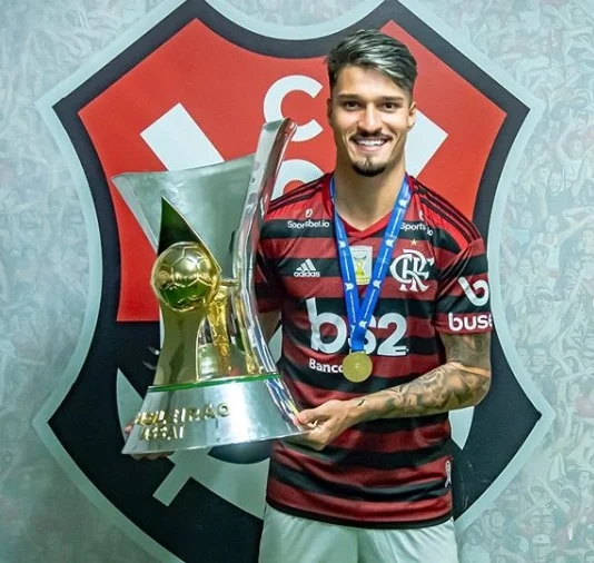 Thuler testa positivo e Flamengo já tem 12 jogadores com Covid-19