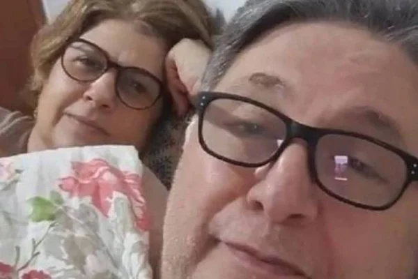 Na cama, Rosinha e Garotinho respondem perguntas sobre sexo. Veja