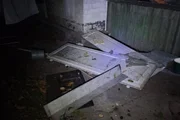 Destroços da residência atingida por drones russos