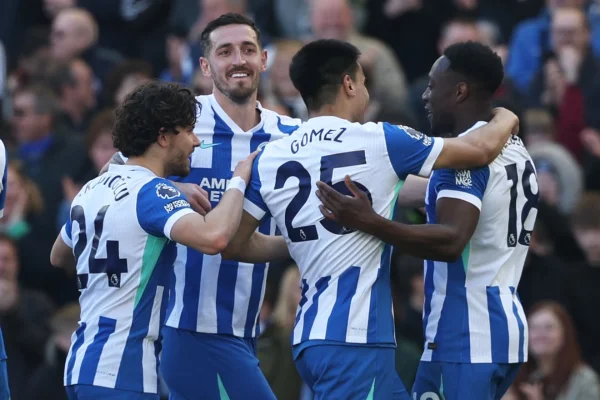 Imagem colorida da partida entre Brighton x Liverpool