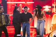 Leonardo cantando ao lado de Ana Castela e Zé Felipe Leonardo cantando ao lado de Ana Castela e Zé Felipe