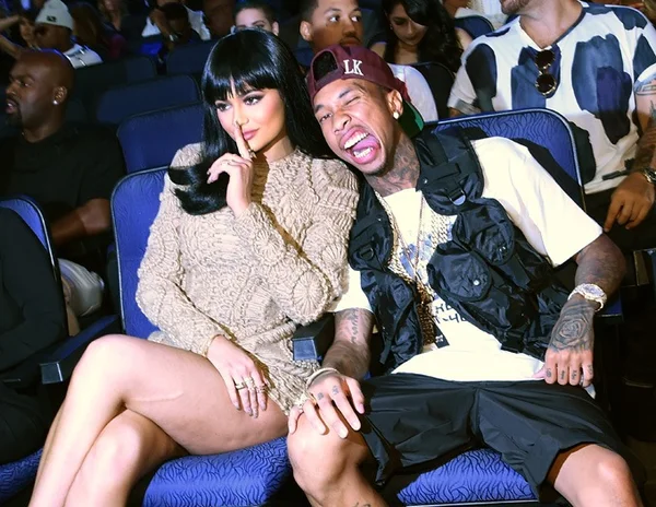 O rapper Tyga teria traído Kylie Jenner com modelo brasileira