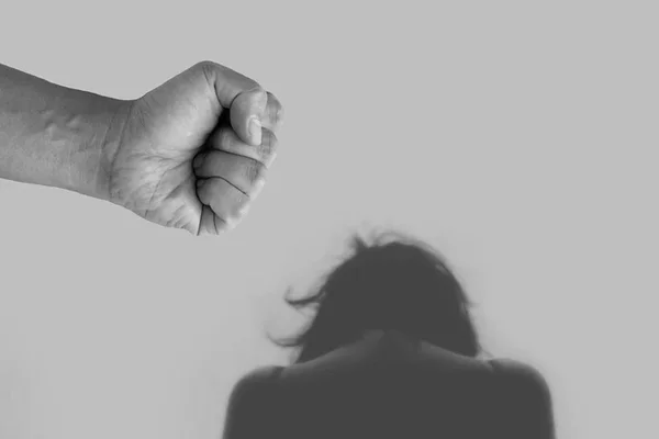 Entenda o que é a violência política de gênero e como denunciar