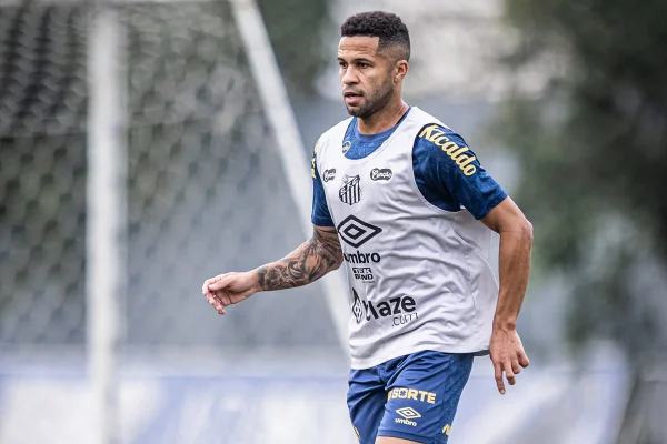 Imagem colorida do jogador Serginho - Metrópoles