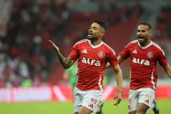 Imagem colorida de Bruno Tabata, do Internacional- Metrópoles