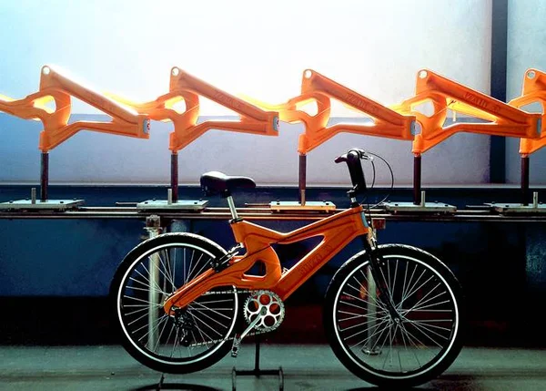 Mais de 2 mil estão na fila por uma bicicleta feita de garrafa PET