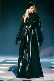 Coleção Thierry Mugler Haute Couture Outono/Inverno 1997/98 em Paris
