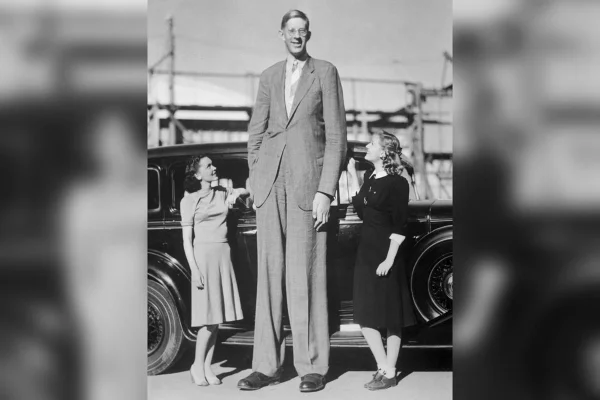 Imagem colorida de Robert Wadlow, o homem mais alto da história - Metrópoles