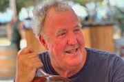 Na série Clarkson's Farm, ele diz aos colegas de elenco: "Estou com câncer. Onde é, não é da conta de ninguém. Eu sei desde maio”. Na série Clarkson's Farm, ele diz aos colegas de elenco: "Estou com câncer. Onde é, não é da conta de ninguém. Eu sei desde maio”.