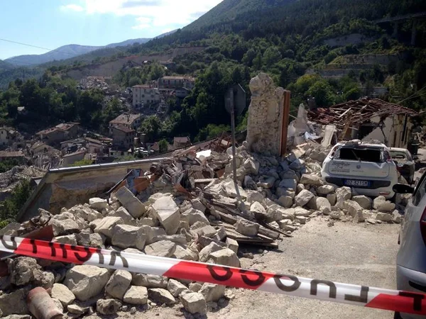 Aumenta para 159 o número de mortos após terremoto na Itália