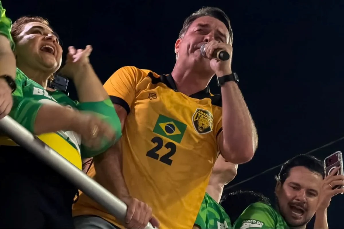 "Lula está cagando para Amazônia”, diz Flávio ao ser cobrado sobre fumaça