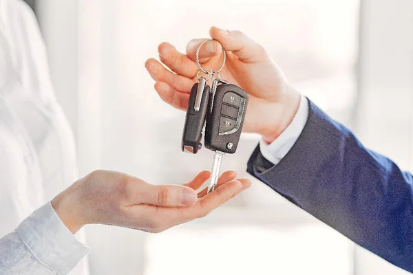 Empresário com 11 processos no TJDFT dá calote em consórcio de carros