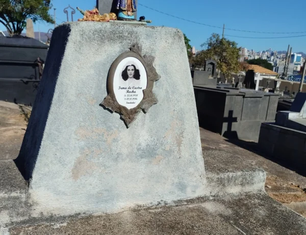 Morta aos 24, Meimei atrai peregrinos a túmulo em BH 80 anos depois - destaque galeria Morta aos 24, Meimei atrai peregrinos a túmulo em BH 80 anos depois - destaque galeria