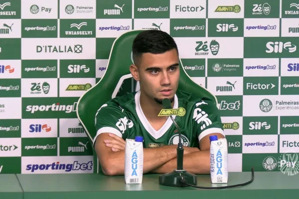 Imagem colorida da apresentação de Andreas Pereira