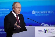 O presidente russo, Vladimir Putin discursa no Fórum Internacional de Energia Russa em Moscou  O presidente russo, Vladimir Putin discursa no Fórum Internacional de Energia Russa em Moscou