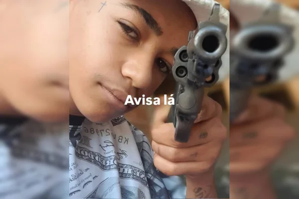 Foragido que ostentava armas na internet morre ao confrontar policiais