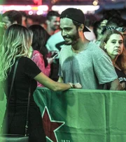 Thiago Rodrigues é flagrado beijando loira misteriosa no Rock in Rio - imagem 2 Thiago Rodrigues é flagrado beijando loira misteriosa no Rock in Rio - imagem 2