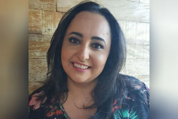 Carolina Louzada Petrarca. Ela é irmã do chef de cozinha Marcelo Petrarca e administra os restaurantes da rede