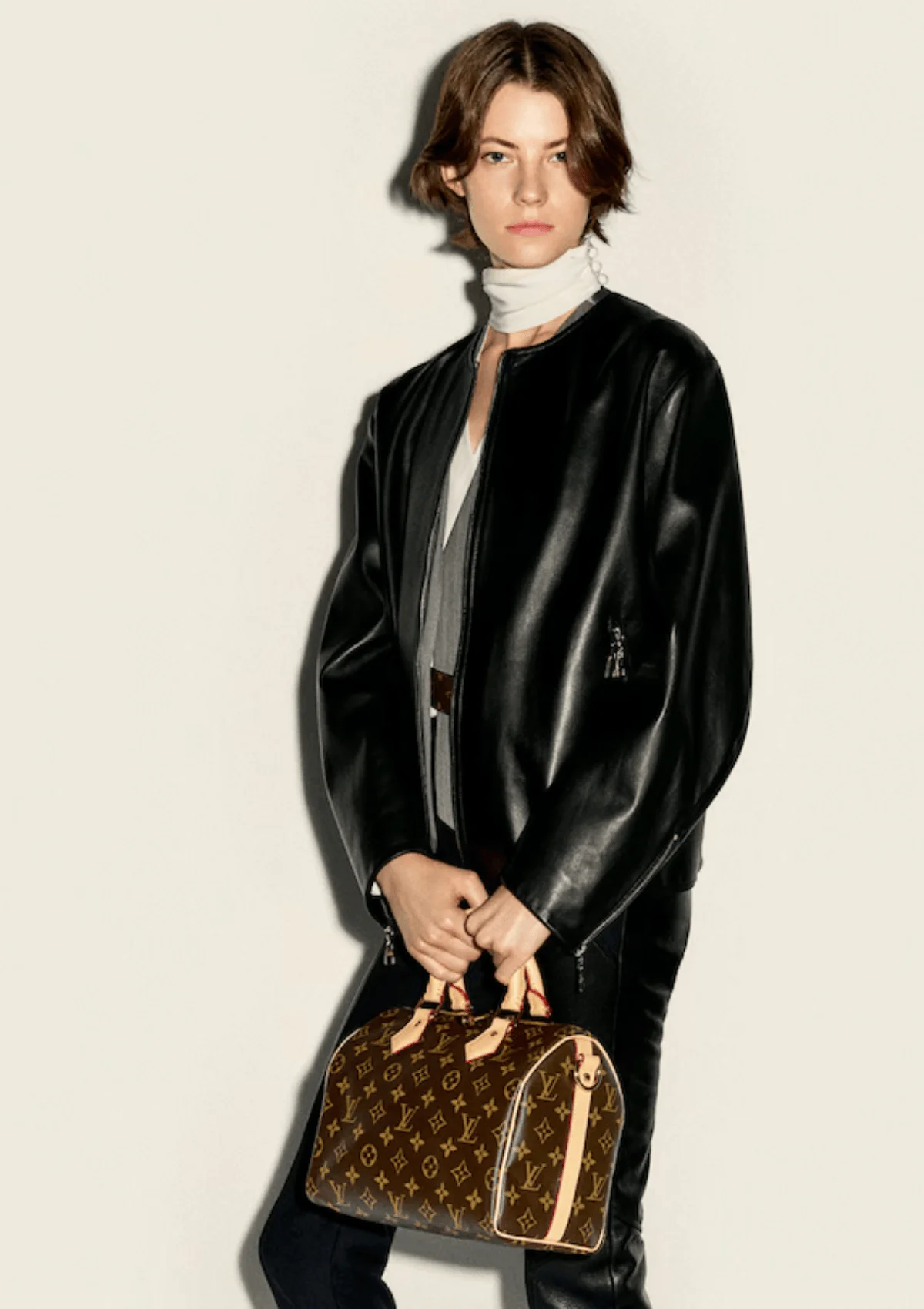 A bolsa Speedy foi inspirada pelo ritmo acelerado dos transportes de 1930 A bolsa Speedy foi inspirada pelo ritmo acelerado dos transportes de 1930