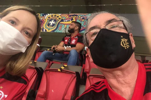 Cunha dá as caras com filha e personal cobra dívida: “Nunca pagou”
