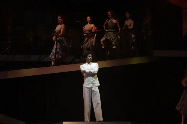 Até 29/11, Gui Ventura interpreta Gilberto Gil no musical Gil: Andar com Fé. Peça transforma trajetória do cantor em uma grande festa - Metrópoles