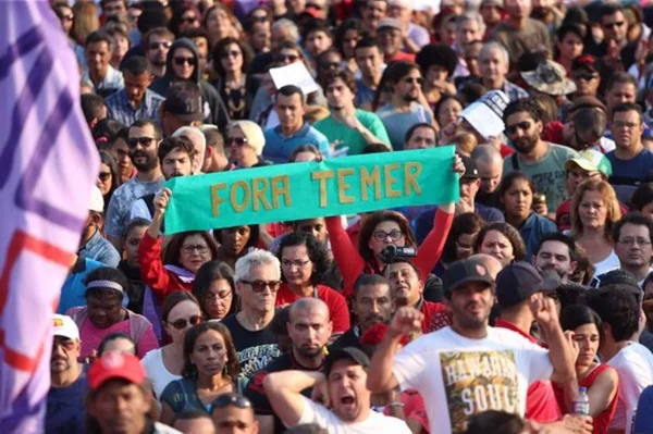 Ato “Fora Temer” reuniu brasileiros em Lisboa