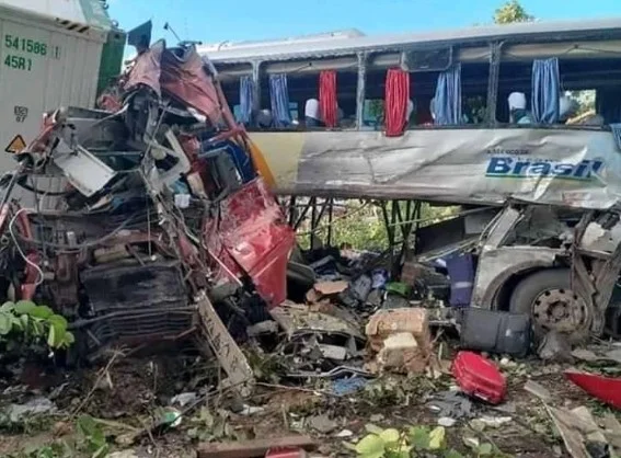 Acidente com ônibus da Transbrasil que vinha para o DF mata três
