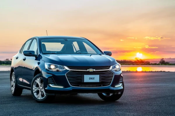 Após incêndios e recall, Chevrolet volta a vender o Onix Plus