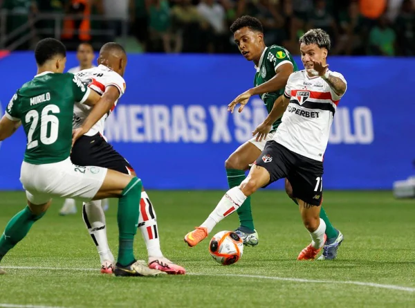 Foto colorida do duelo entre São Paulo e Palmeiras, pelo Paulistão - Metrópoles