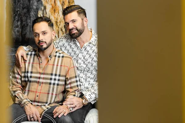Clayton Camargos e Caio Mendonça comemoram 20 anos juntos
