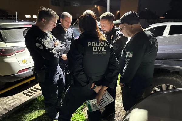 Criminosos usavam fardas policiais e balaclava para cometer homicídios