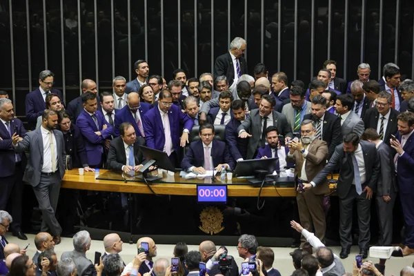 Motim: corregedoria tem 48h para analisar punição a deputados
