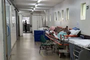 Pacientes estão internados nos corredores 