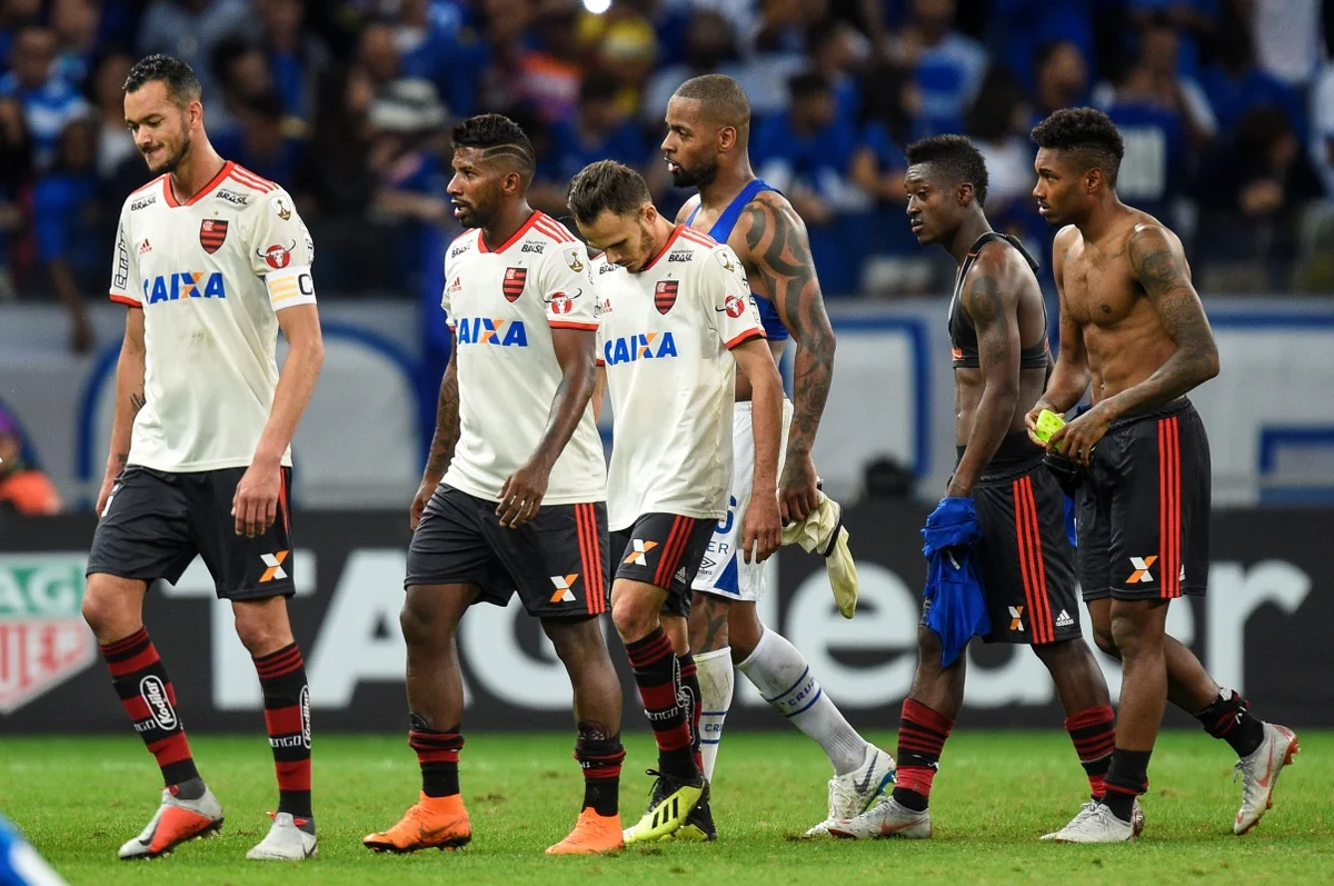 Jogadores do Flamengo devastados com eliminação na Libertadores Jogadores do Flamengo devastados com eliminação na Libertadores