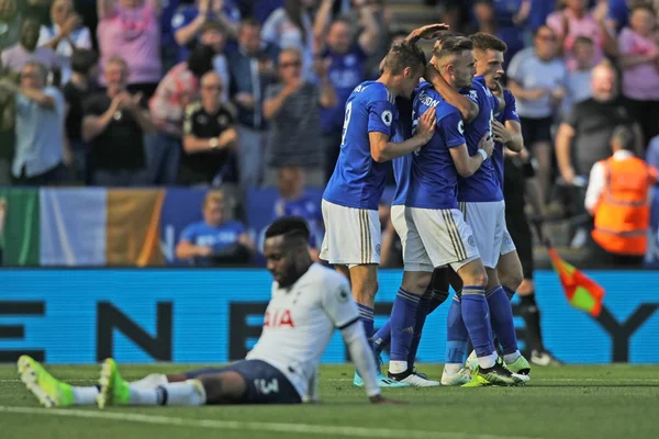 Com protagonismo do VAR, Leicester vence o Tottenham de virada em casa