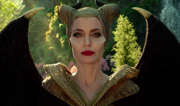 Crítica: Angelina Jolie segura o filme Malévola: A Dona do Mal