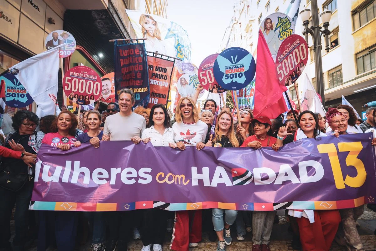 A "Caminhada com as Mulheres" reuniu apoiadoras na Praça da República A "Caminhada com as Mulheres" reuniu apoiadoras na Praça da República